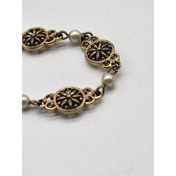 MONET VTG Gold Tone Faux Pearl Floral Medallion Dainty Bracelet - Picture 3 of 9